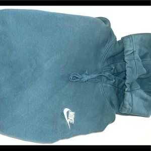 I’m selling this Nike hoodie, in size small.